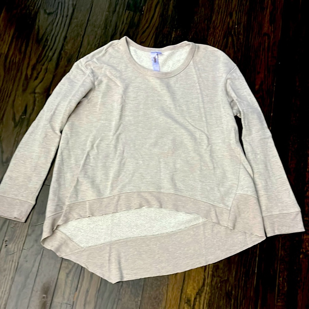 EUC WILT hi lo l/s sweatshirt. Neutral color